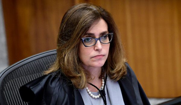 STJ afasta indenização automática por atraso de voo e exige prova de sofrimento